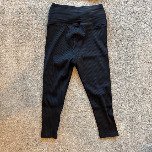 Year of Ours Ribbed Capri Leggings Black – Size S – Flattering & Comfortable - Picture 2 of 6